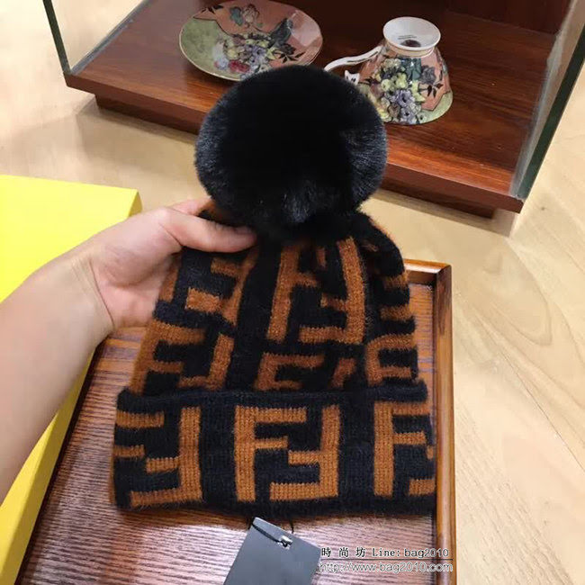 FENDI芬迪 爆款 水貂絨配大毛球 原單帽子 LLWJ8022